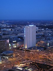 Novotel (dawniej hotel Forum) przy Alejach Jerozolimskich i ulicy Marszakowskiej - Novotel (formerly Forum hotel) at Jerusalem avenues and Marszalkowska street